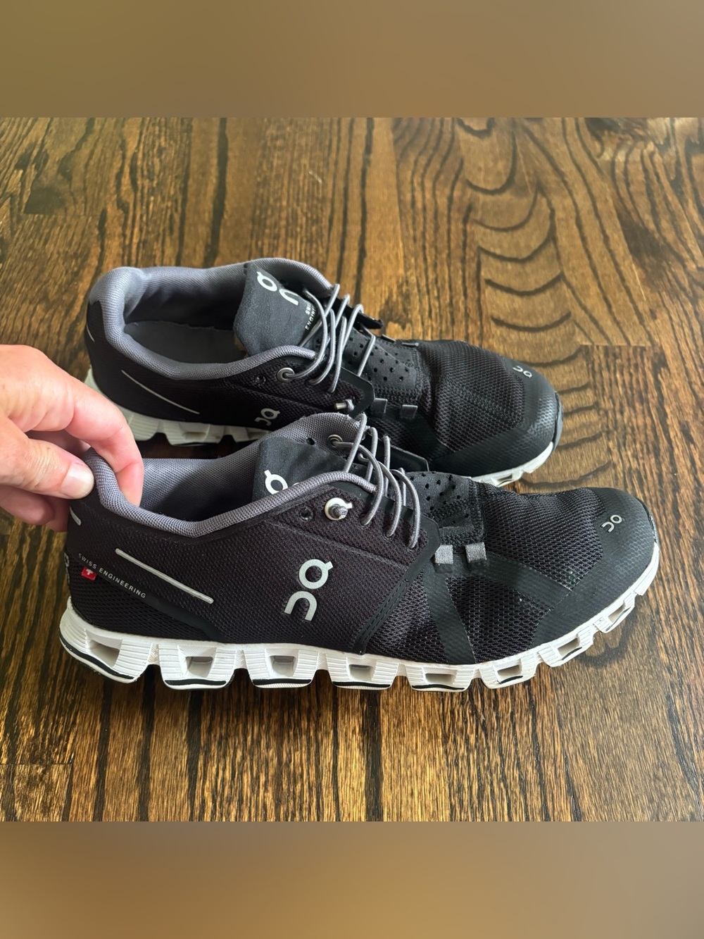 On Running Cloud 5 Black/White Womens  Running Shoes size 10